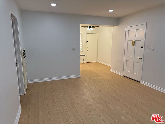 4th image of 4125 1/2 W Toluca Lake Ave