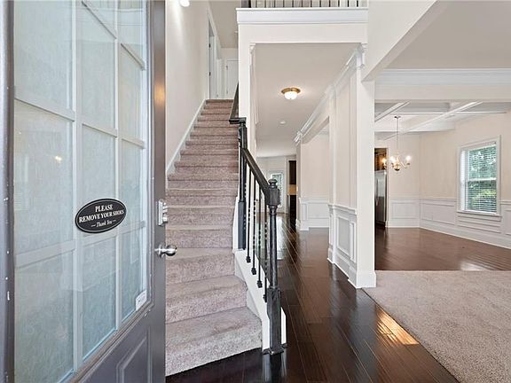 5th image of 165 Regency Pl