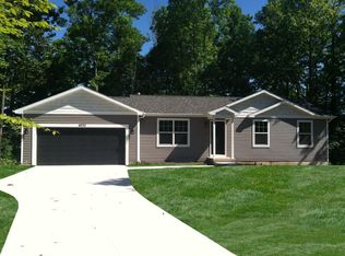687 Pinewood Dr, Grass Lake, MI
