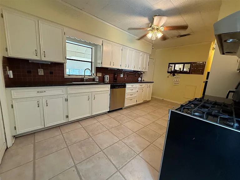 231 E Live Oak St #A — Photo 9