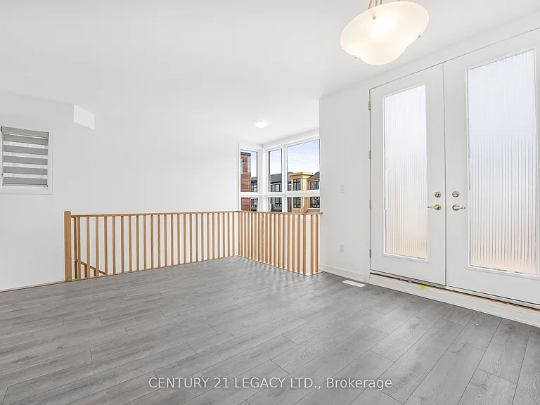 131 Blue Forest Cres — Photo 3