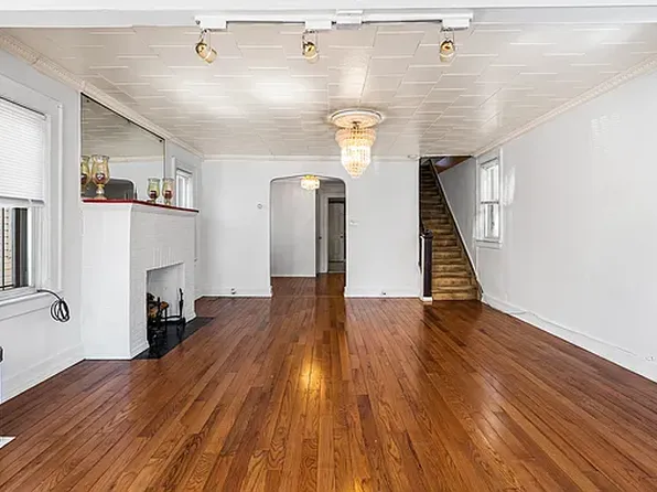 9452 199th St, Hollis, NY 11423