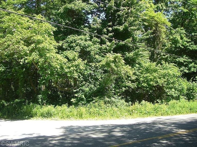 2nd image of 16320 Lakeshore Rd