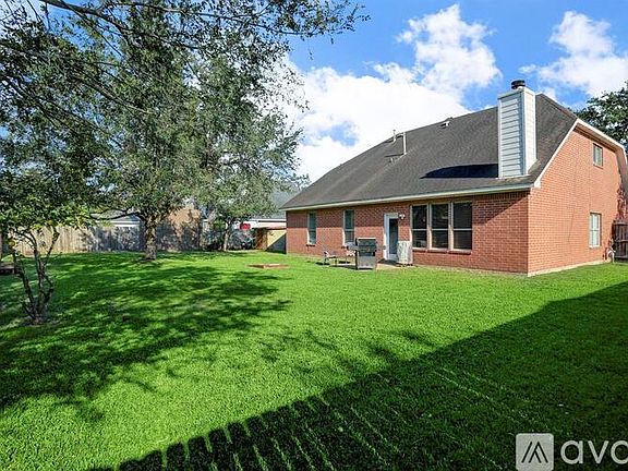4th image of 2406 Sarasota Dr