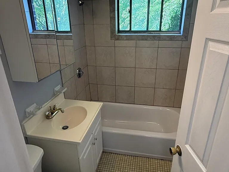 90 Ford St #11 — Photo 4