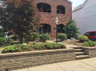 2711 Cobden St #B, Pittsburgh, PA 15203