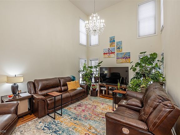 5th image of 686 Monticello Place Ln