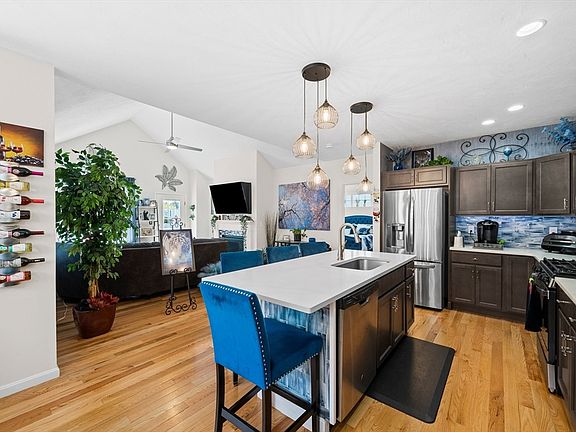 4th image of 21 Mariners Way #21