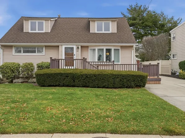 47 Vincent Road, Hicksville, NY 11801