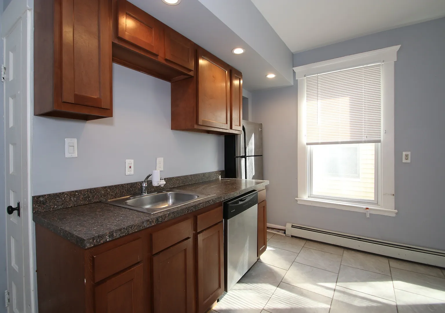 146 Gilbert — Photo 1