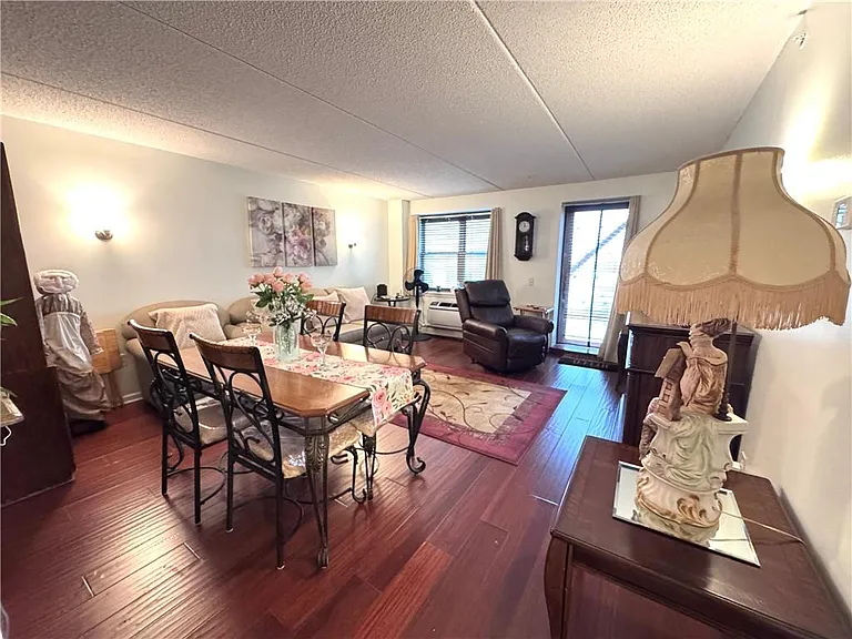 7914 Rockaway Beach Blvd #3L — Photo 2