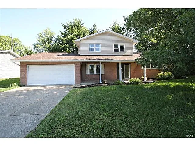 320 Camelot Dr photo 1