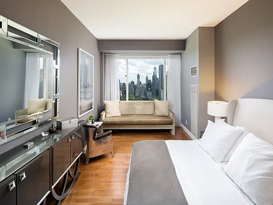 Rented by Sotheby's International Realty | media 22