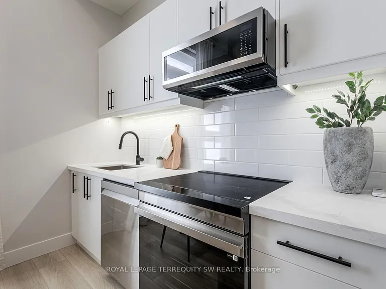 145 Clapperton St #204 — Photo 11