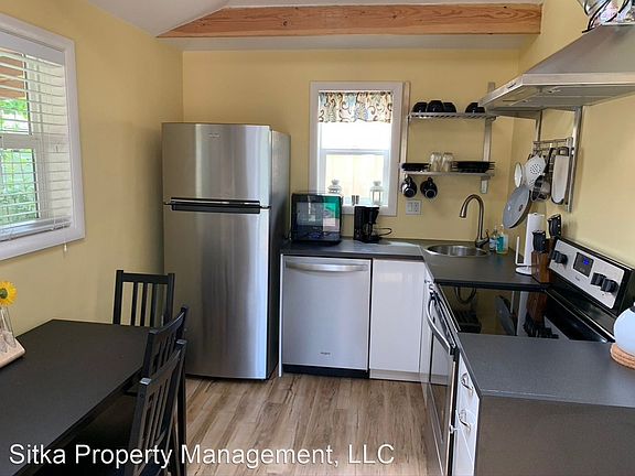 3rd image of 341 SE 50th Ave #B