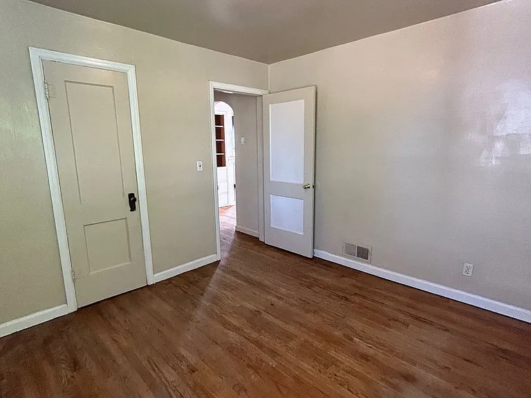126 N 15th Ave — Photo 8
