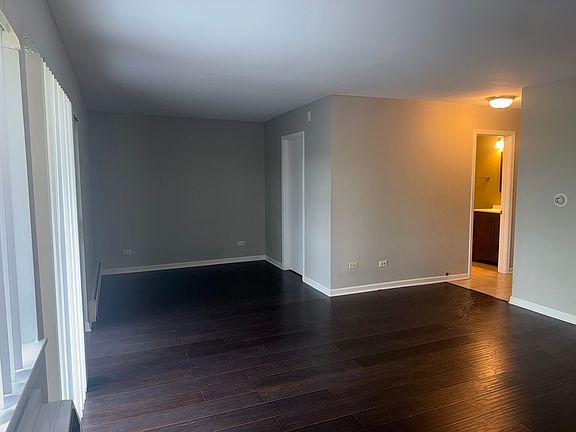 3rd image of 1810 Hemlock Pl APT 208