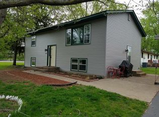 484 6th St, Newport, MN 55055