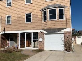 1575 216th St, Bayside, NY 11360