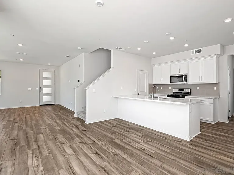 1527 Wingwood Ln — Photo 5