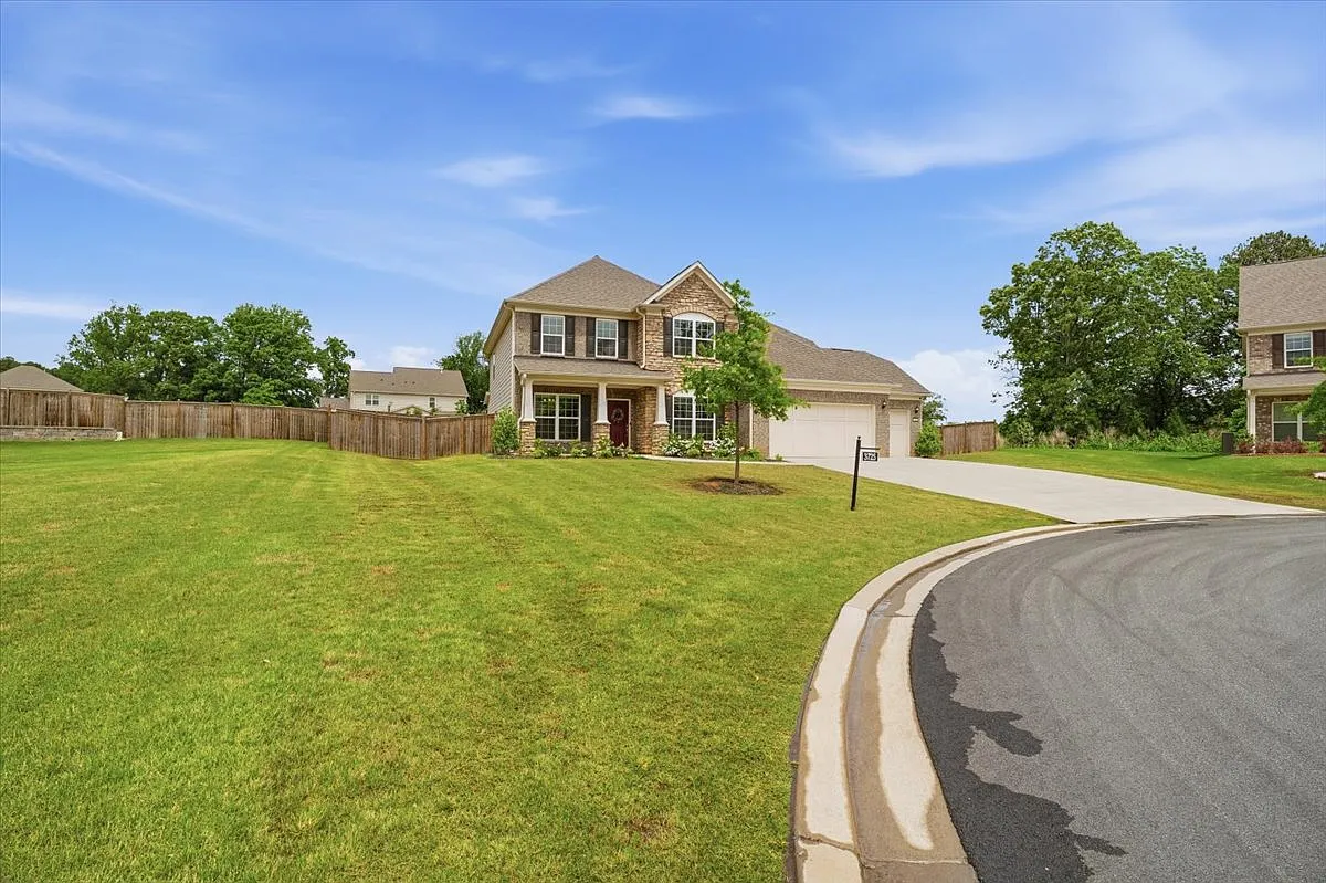 5 bed, 4.5 bath, 3592 sqft, $4,000 — Photo 2