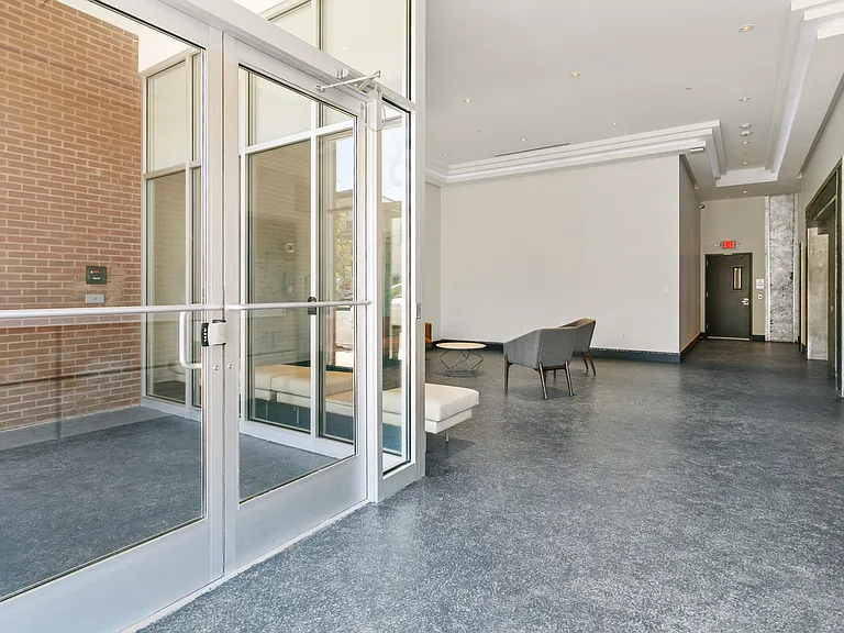 E Plaza & Residences — Photo 45