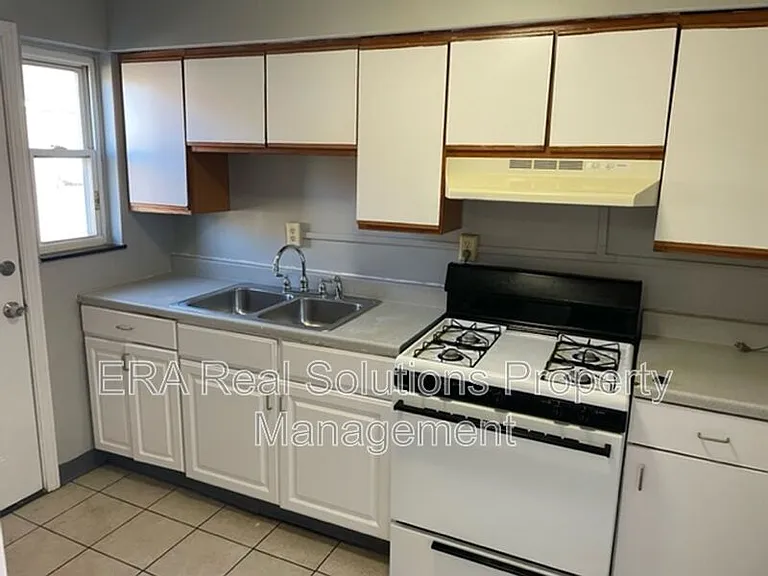 47 N Hampton Rd #D — Photo 6