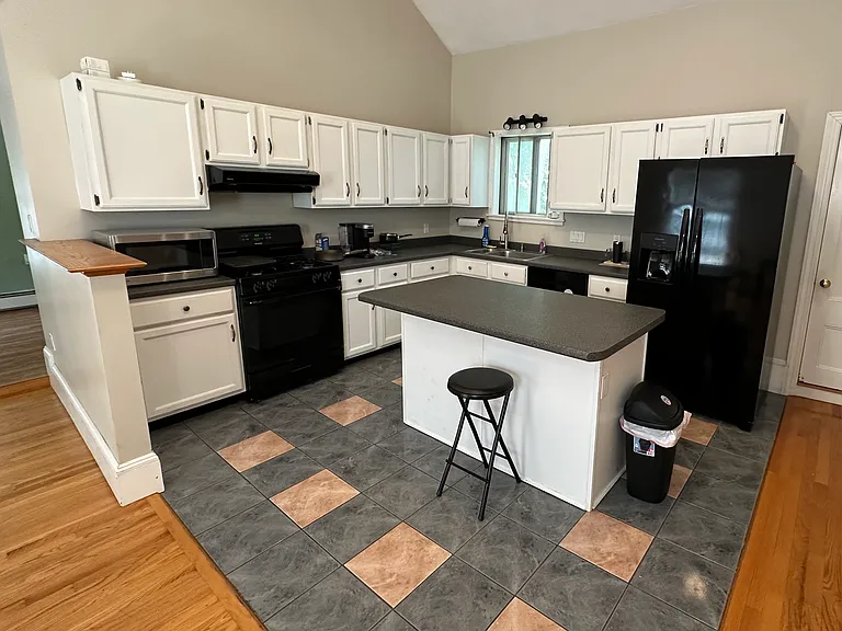 246 Essex St #2 — Photo 6