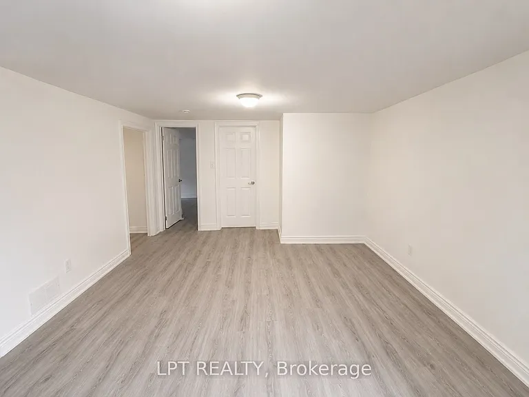 51 Windermere Ct — Photo 2