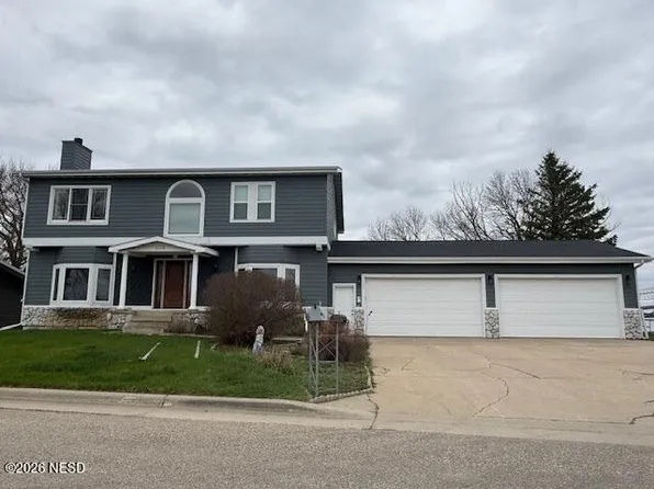 1390 Marina Bay Dr, Watertown, SD 57201