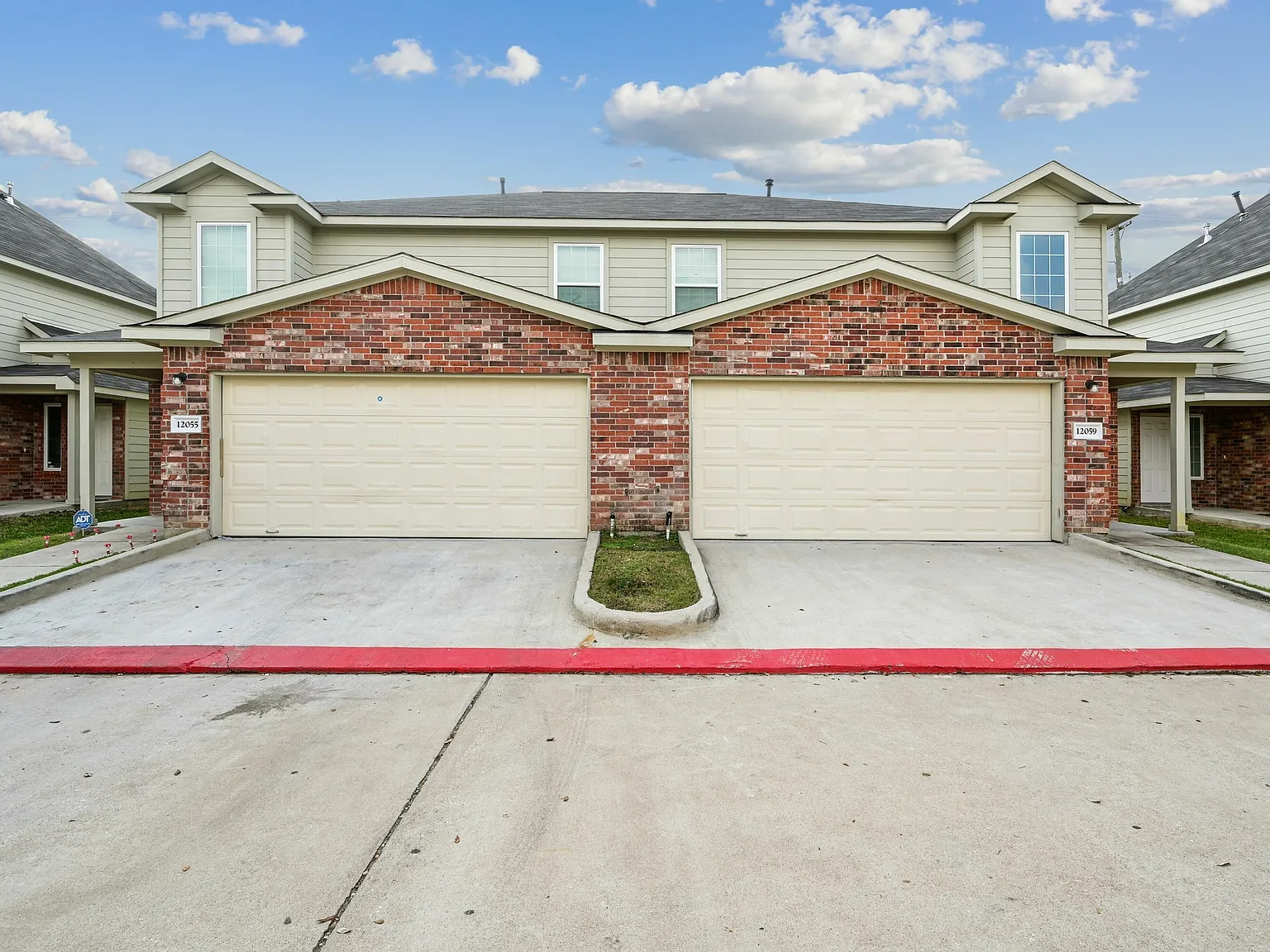 Palm Trace Homes — Photo 4