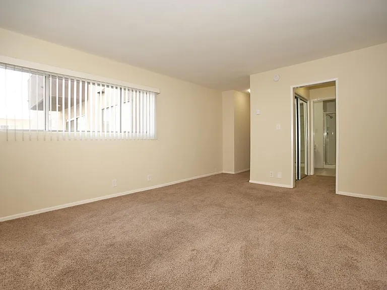 1833 Westholme Ave #207 — Photo 9