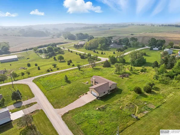 2303 Deerfield Dr, Plattsmouth, NE 68048