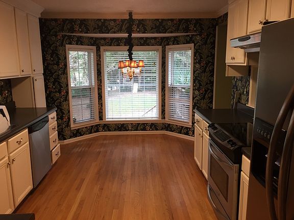 Kitchen with Breakfast nook