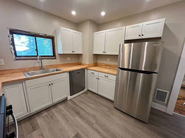 64 Nellis Park — Photo 18