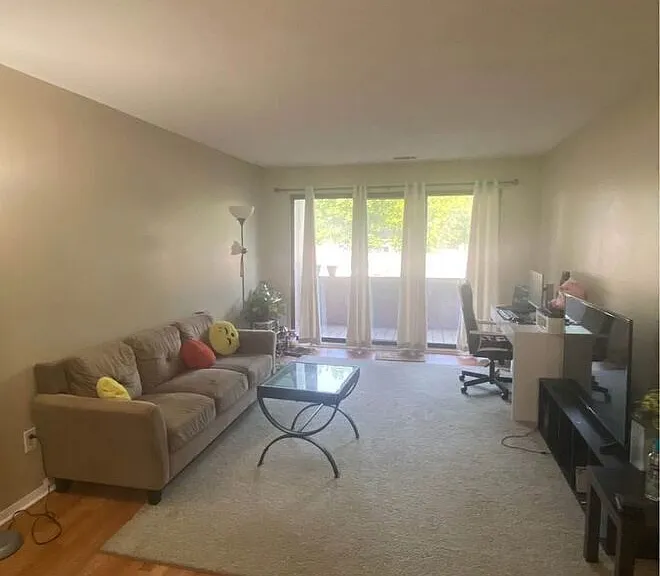 36 Shrewsbury Green Dr #G — Photo 8