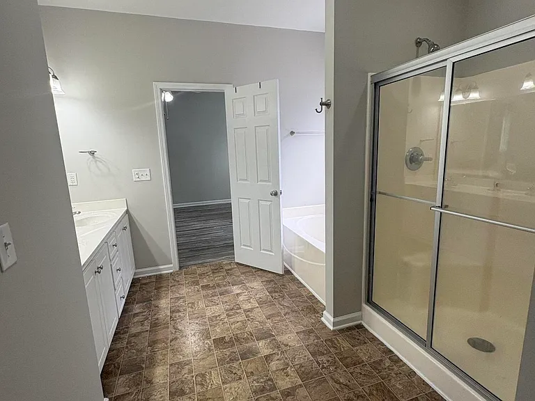 2021 Dundee Way — Photo 15