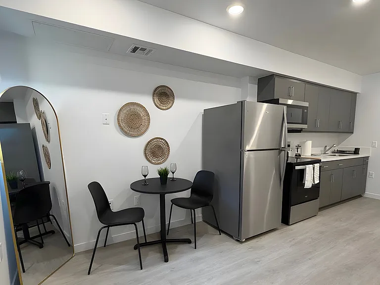 10705-09 Avalon Blvd. — Photo 20