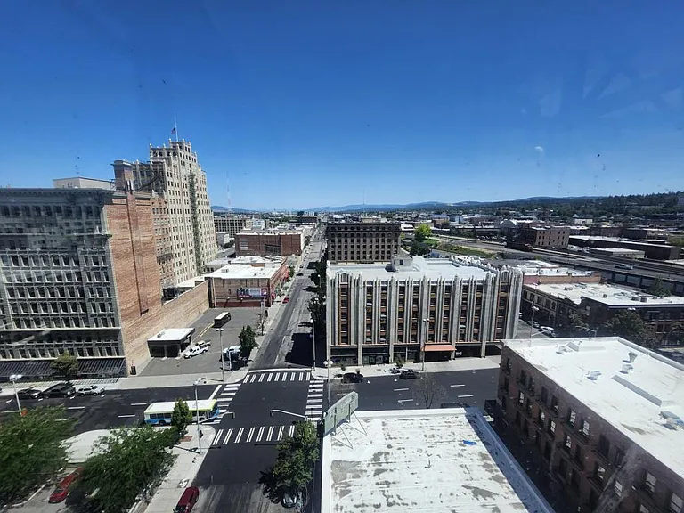 515 W Sprague Ave — Photo 16