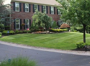 1 Daybreak Ct, Farmingdale, NJ 07727