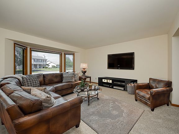 3rd image of 510 Pinewood Dr