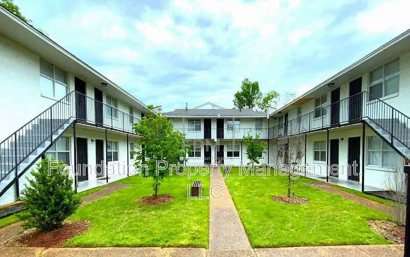 2 bed, 1.0 bath, 650 sqft, $725 — Photo 1