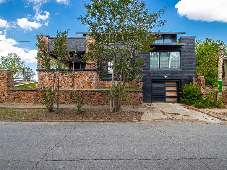 101 Skyline Dr #101 — Photo 1