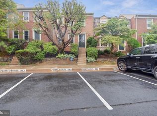 2292 Idylwood Station Ln, Falls Church, VA 22043