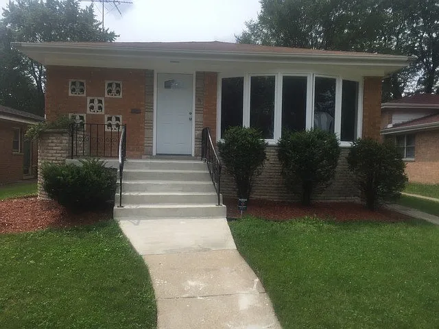 15740 Ellis Ave photo 1