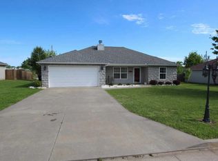 917 E Hawthorne Loop, Webb City, MO 64870