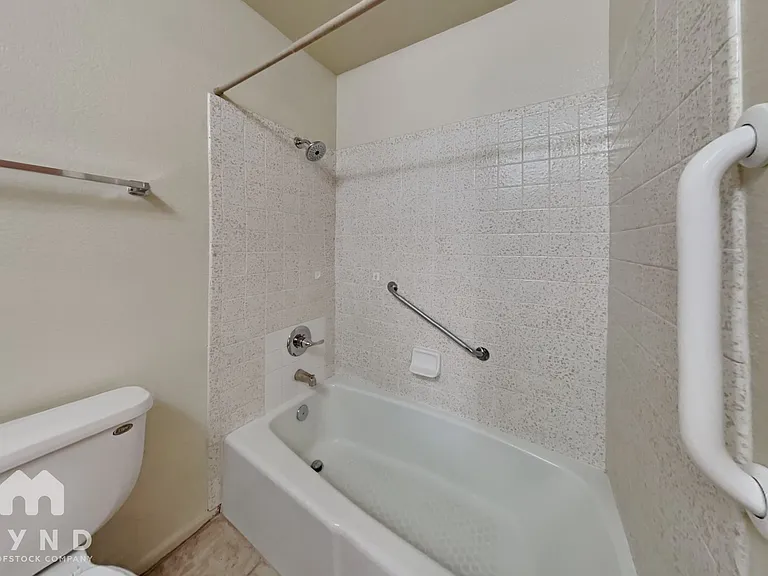 5100 N Miller Rd #23 — Photo 12