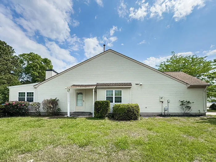 3 bed, 2.0 bath, 1769 sqft, $2,675 — Photo 2