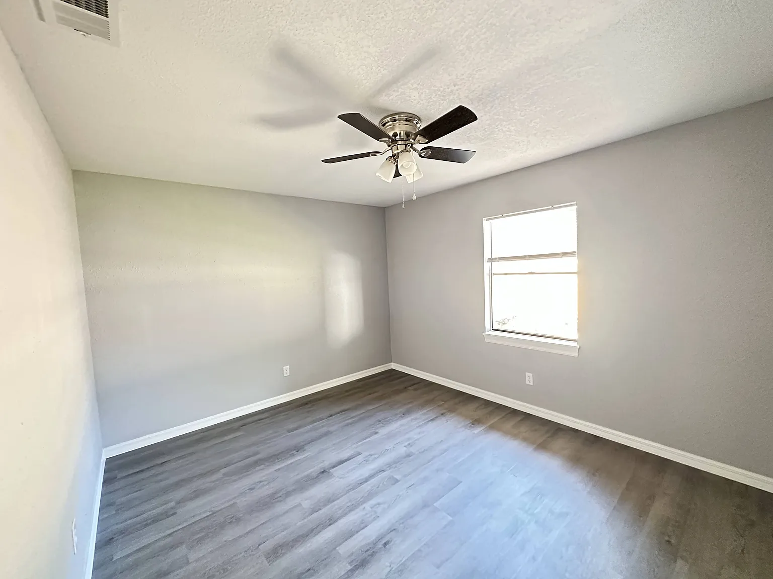 3761 NE 40th Pl - D - 1 — Photo 4