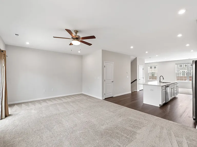 214 Tamworth Crk — Photo 16